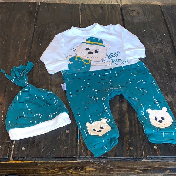3/$27 Mini World baby romper and hat - Picture 1 of 4